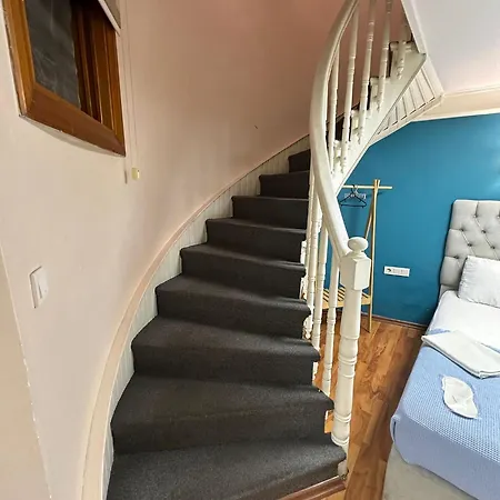 Apart Otel Linden 2*
